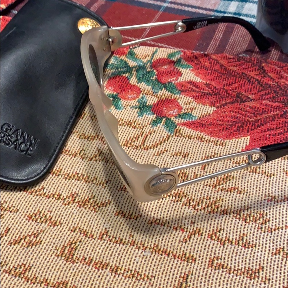 Gianni Versace sunglasses 175.00